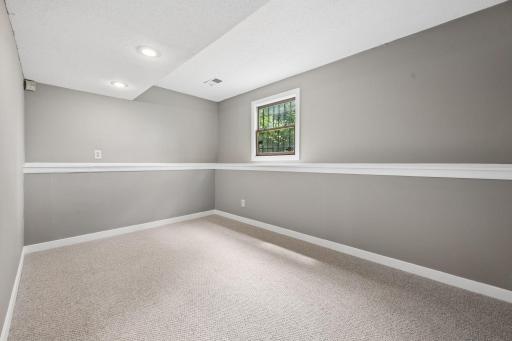 1613 Lyn Curve Avenue N, Minneapolis, MN 55411