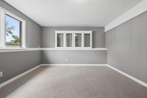 1613 Lyn Curve Avenue N, Minneapolis, MN 55411