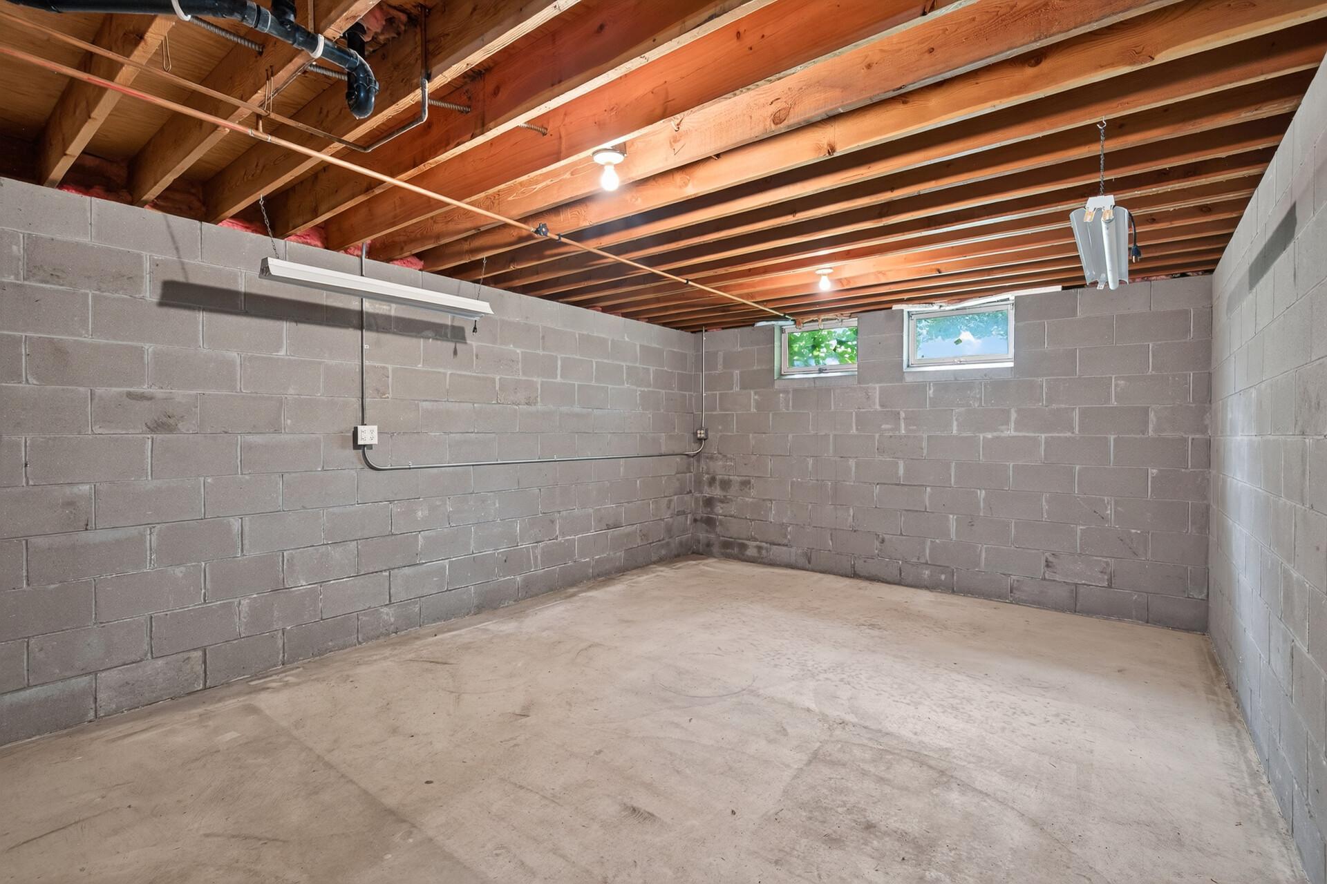 Full unfinished foundation under main level family room