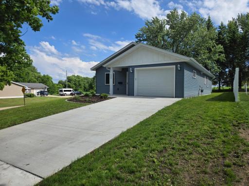 528 E St Charles Avenue, Fergus Falls, MN 56537