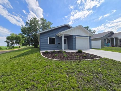 528 E St Charles Avenue, Fergus Falls, MN 56537