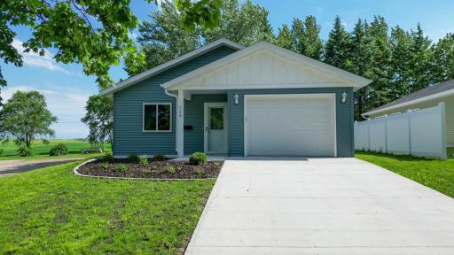 528 E St Charles Avenue, Fergus Falls, MN 56537
