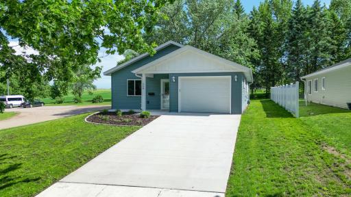 528 E St Charles Avenue, Fergus Falls, MN 56537
