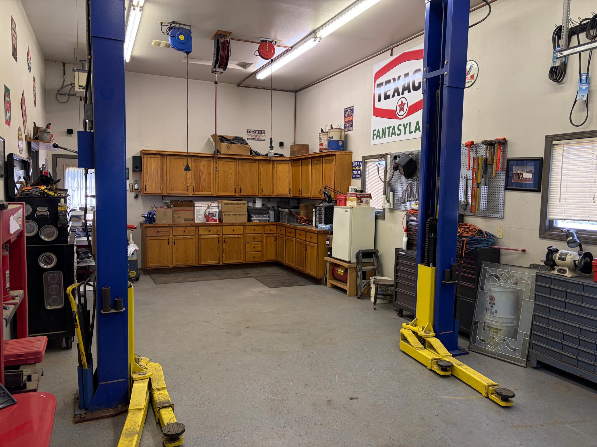 Commercial grade car hoist