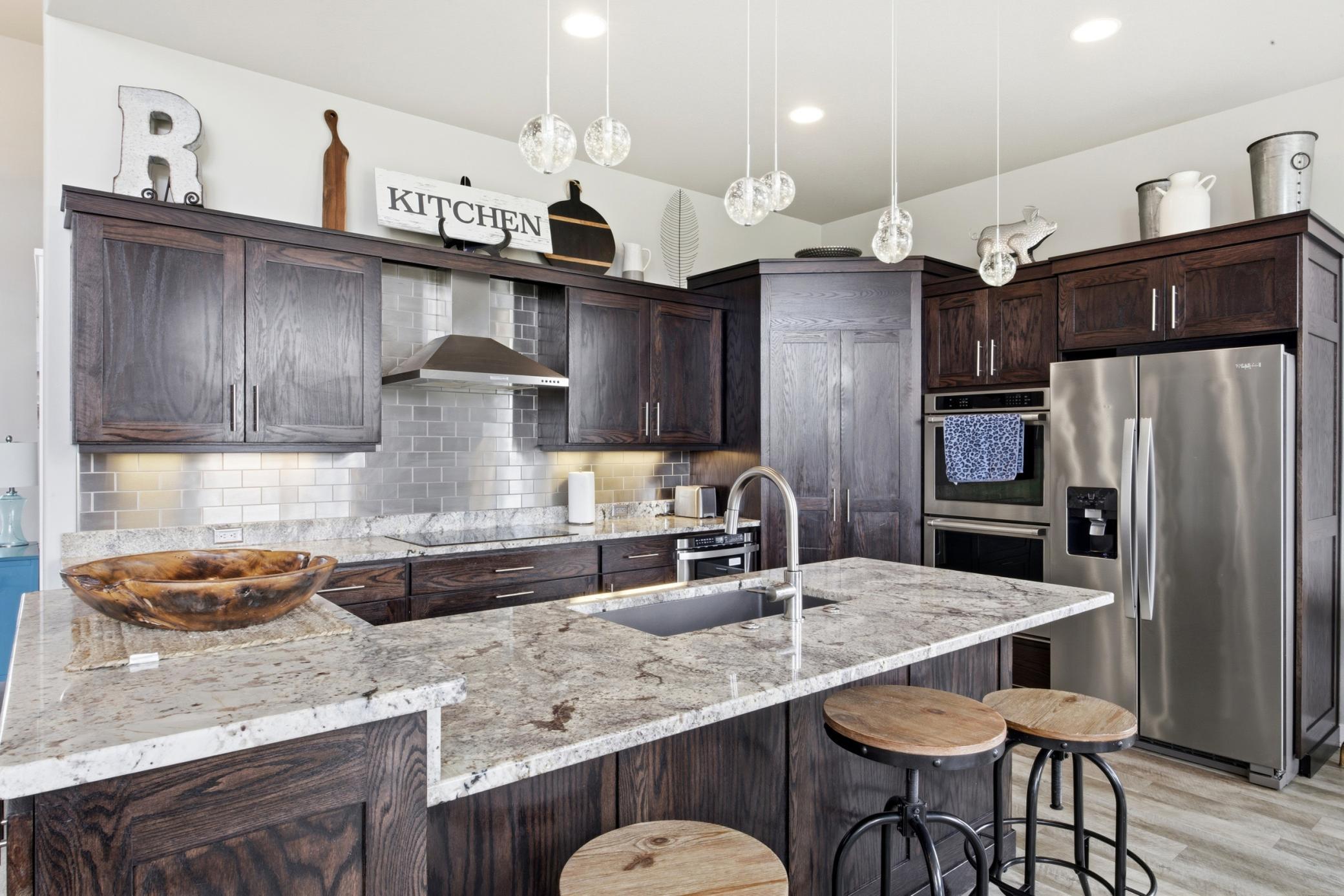 Kitchen with large island