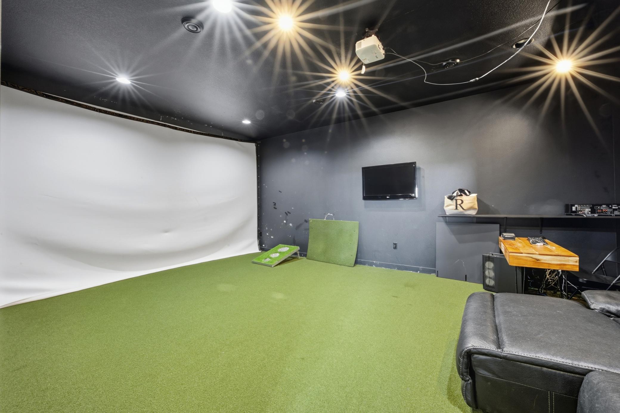 LL Golf room