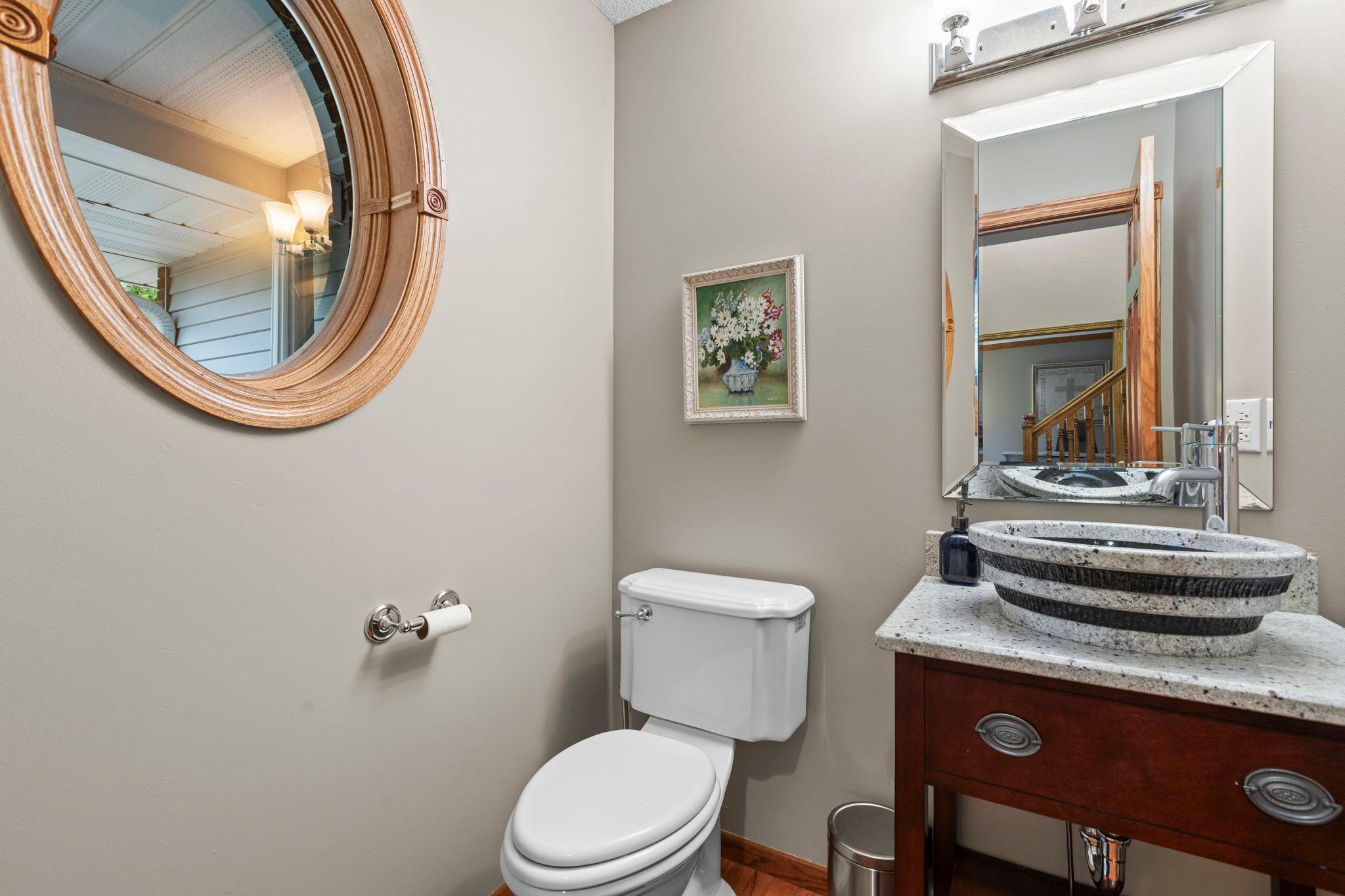 27-web-or-mls-2215 7th Ave S-60.jpg