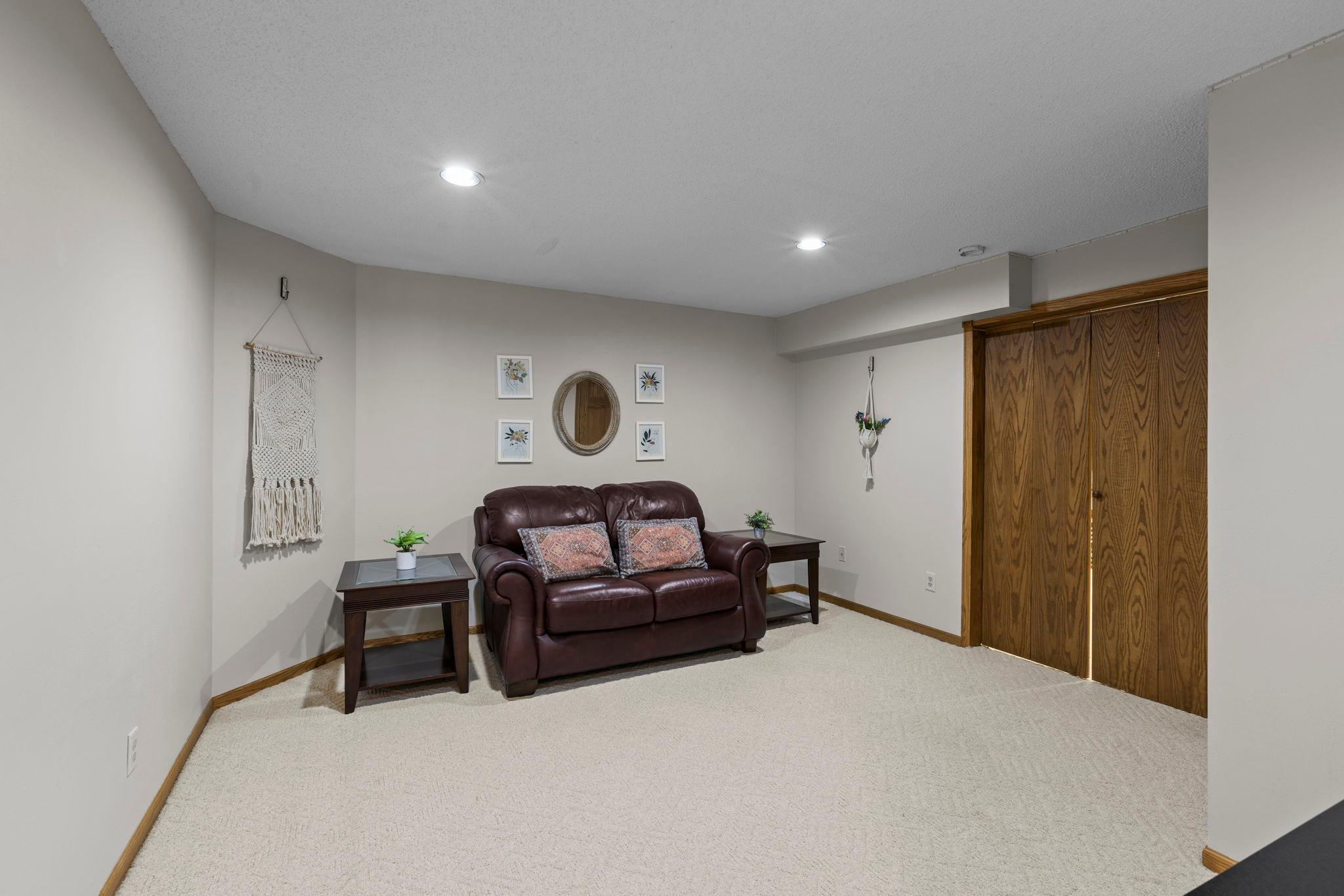 47-web-or-mls-2215 7th Ave S-189.jpg
