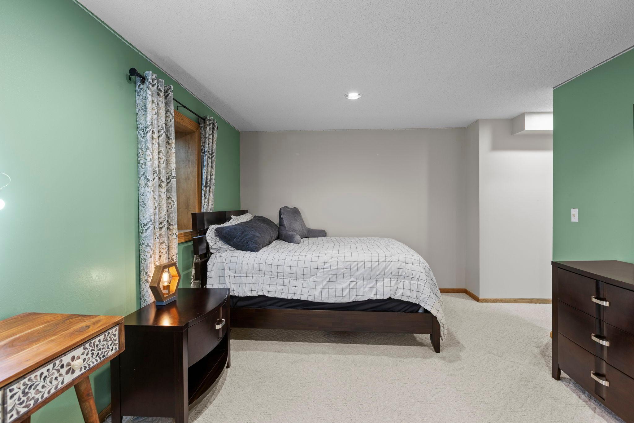 54-web-or-mls-2215 7th Ave S-224.jpg