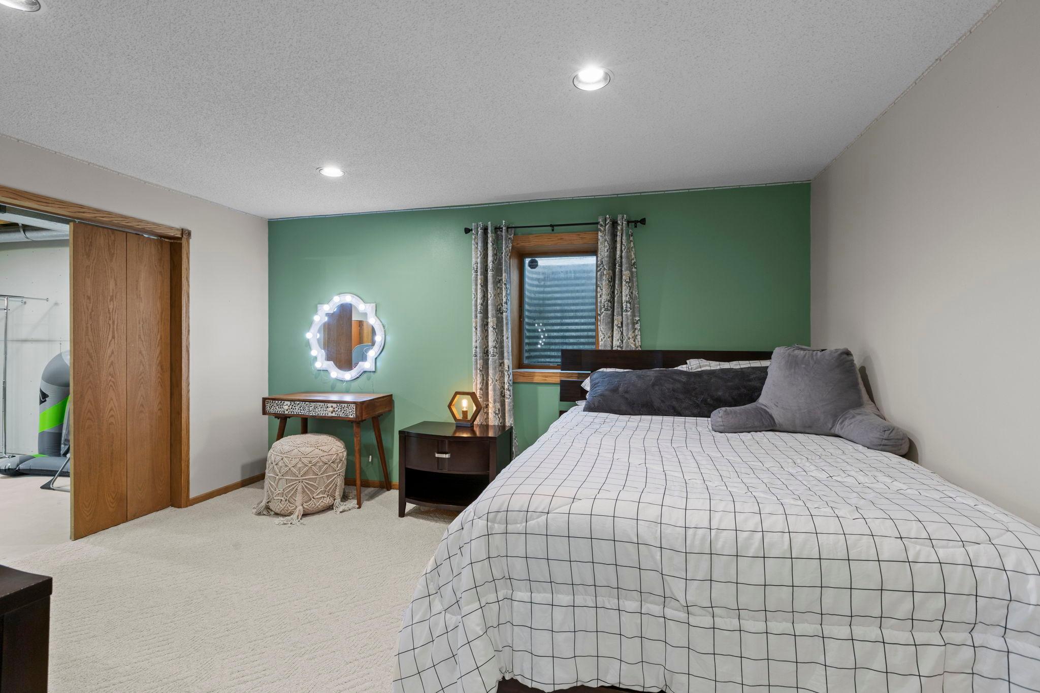 53-web-or-mls-2215 7th Ave S-219.jpg