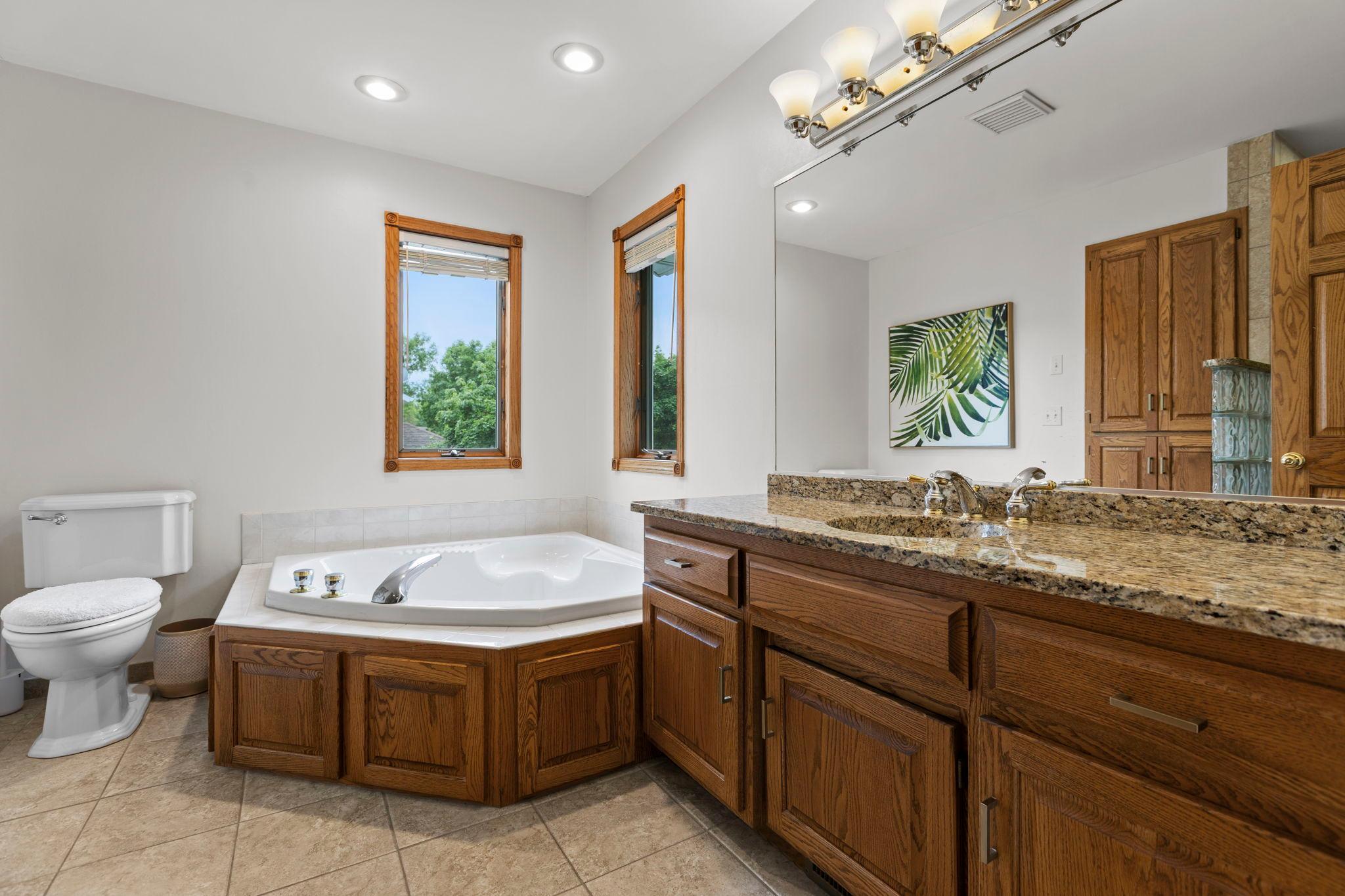 39-web-or-mls-2215 7th Ave S-294.jpg