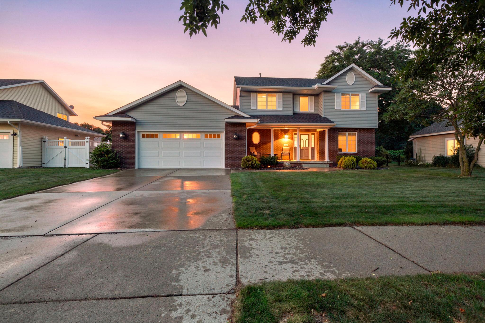 1-web-or-mls-2215 7th Ave S-9_1.jpg