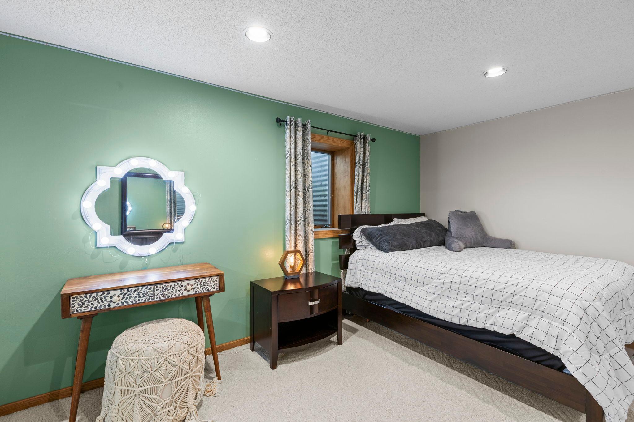 55-web-or-mls-2215 7th Ave S-229.jpg