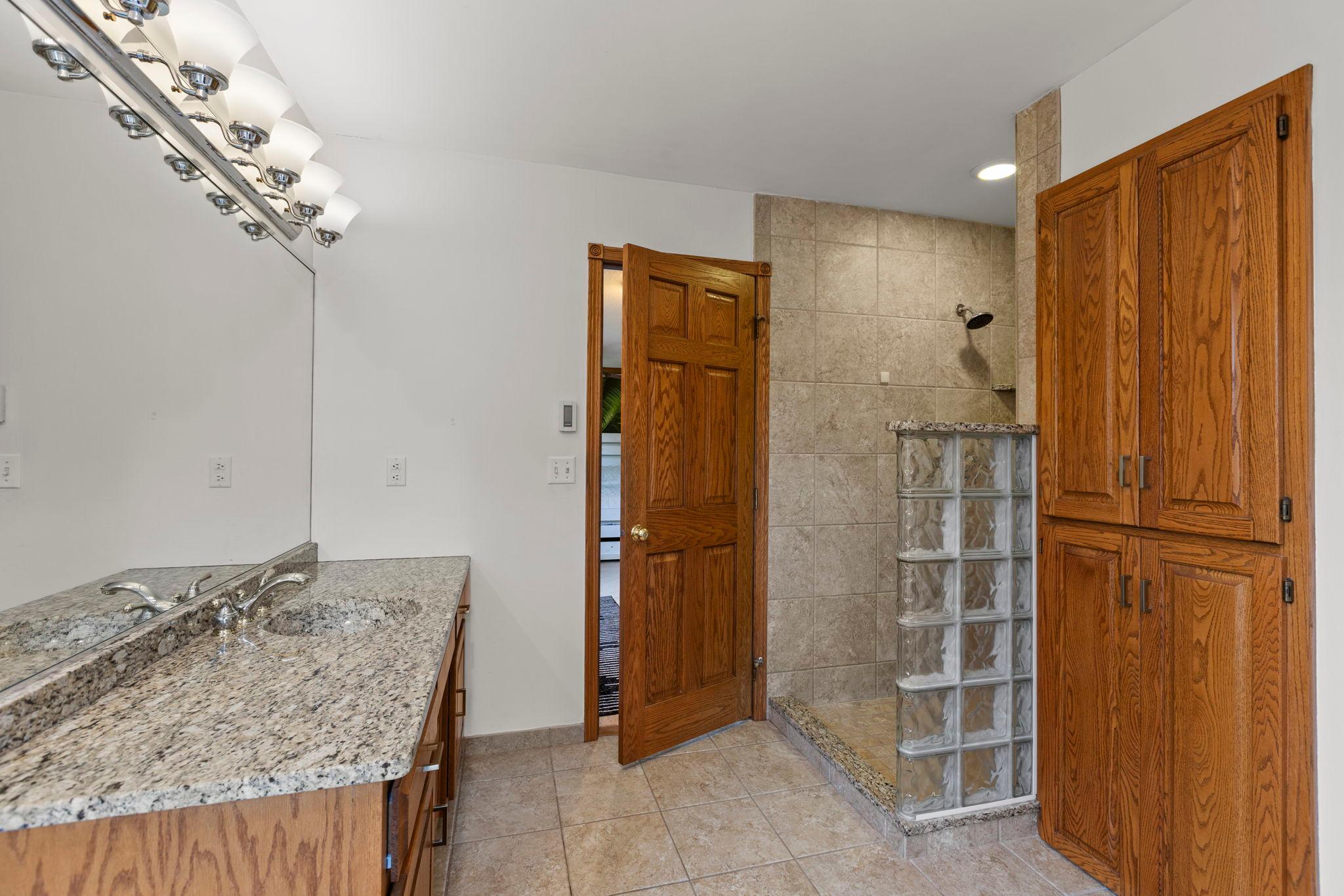37-web-or-mls-2215 7th Ave S-284.jpg
