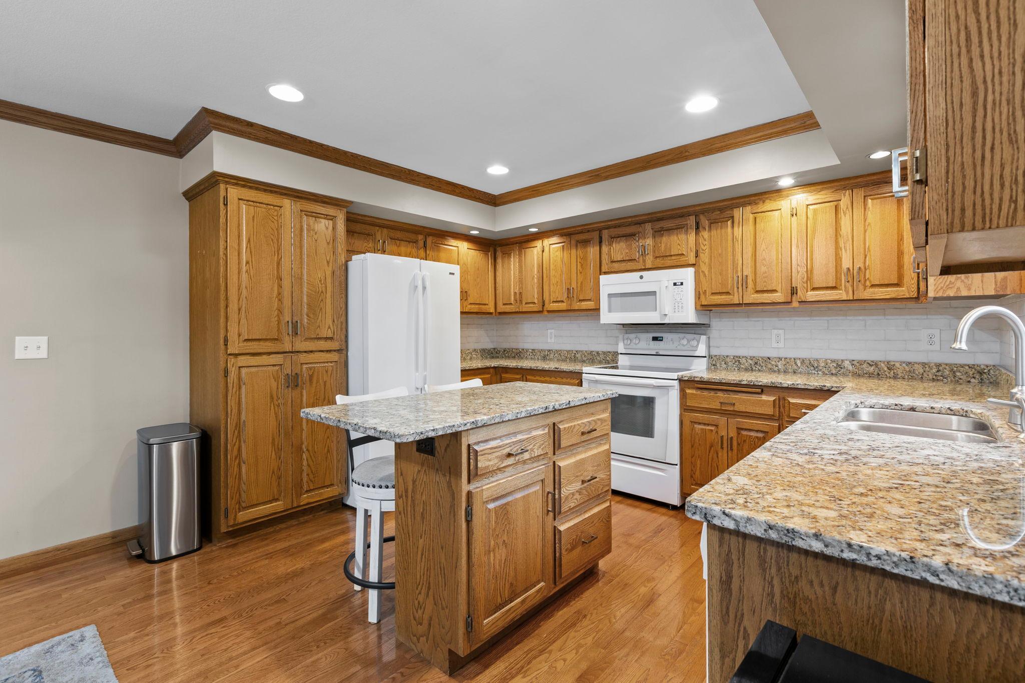 19-web-or-mls-2215 7th Ave S-109.jpg