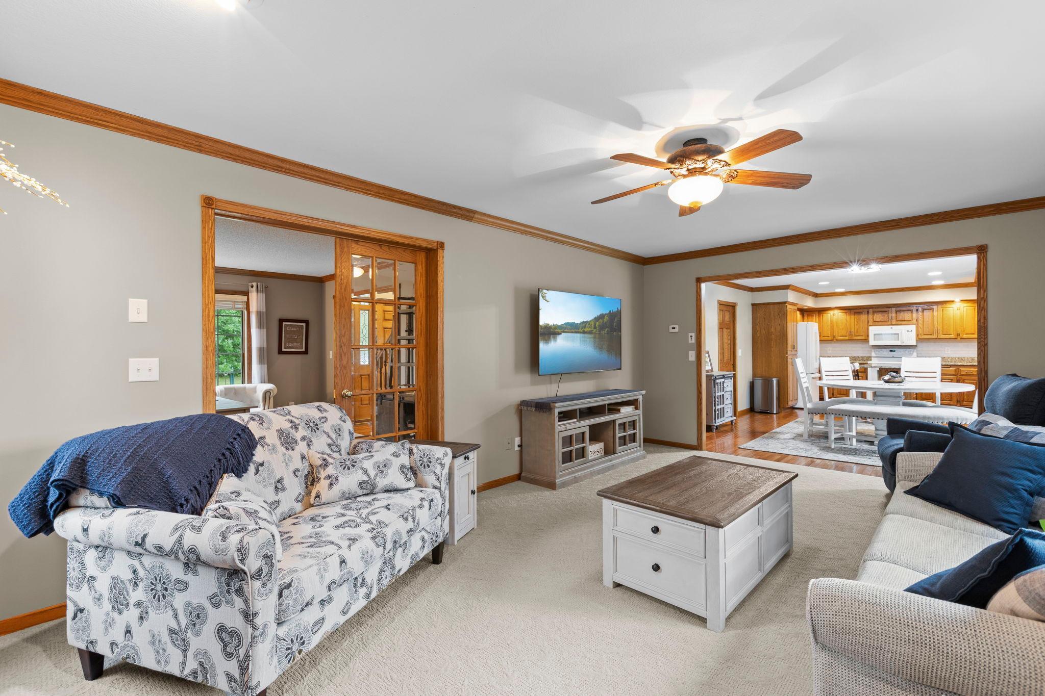 17-web-or-mls-2215 7th Ave S-100.jpg