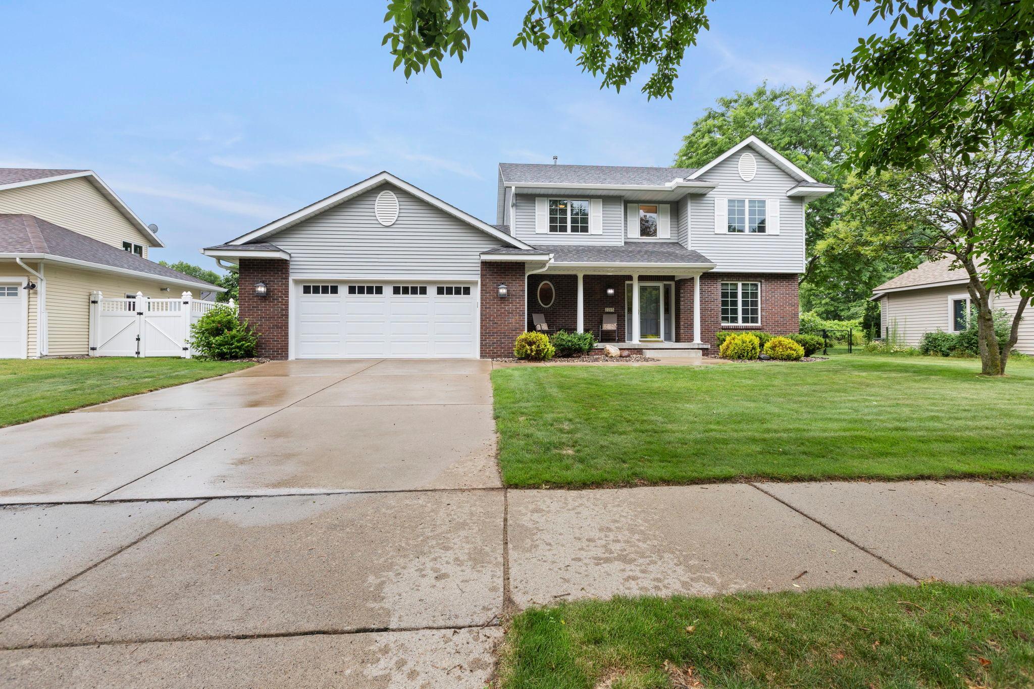 3-web-or-mls-2215 7th Ave S-9.jpg