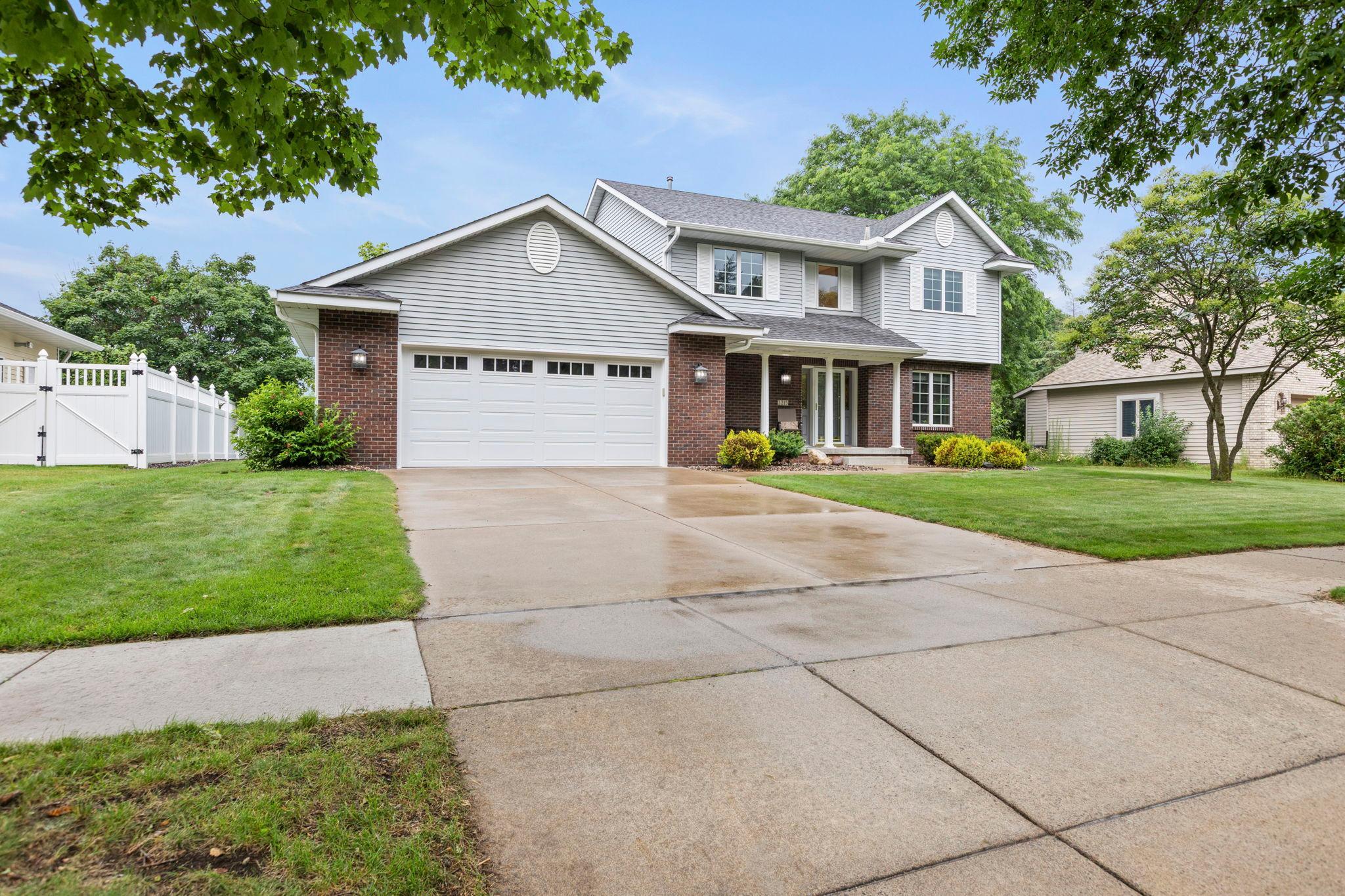 4-web-or-mls-2215 7th Ave S-4.jpg