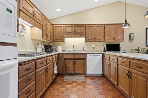 7017 Edenvale Boulevard, Eden Prairie, MN 55346