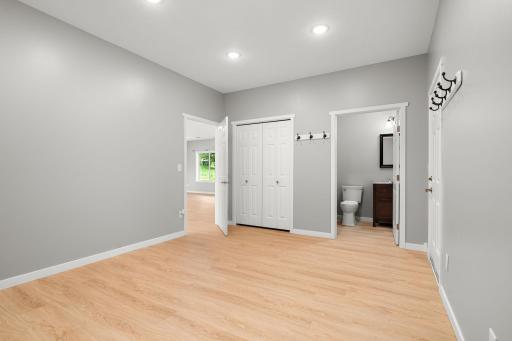 Huge mud and laundry room w/ half-bath