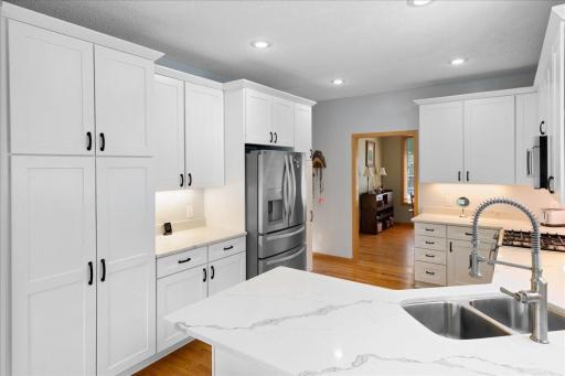 10548 Spyglass Drive, Eden Prairie, MN 55347