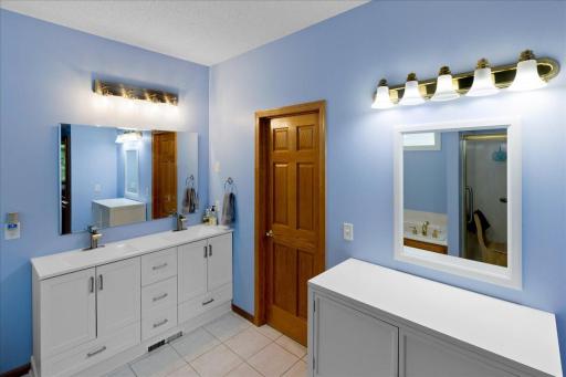 10548 Spyglass Drive, Eden Prairie, MN 55347