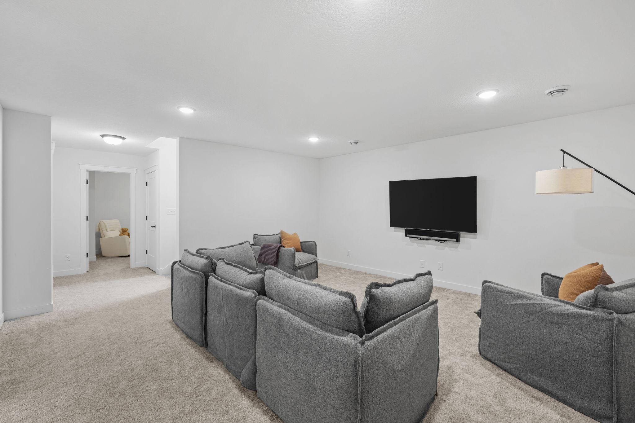 63-web-or-mls-15 Harrison Ave S-63.jpg