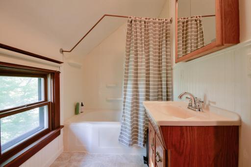 Upper level full bath
