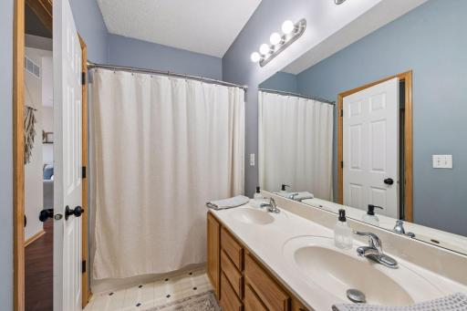 2229 Grimm Road, Chaska, MN 55318