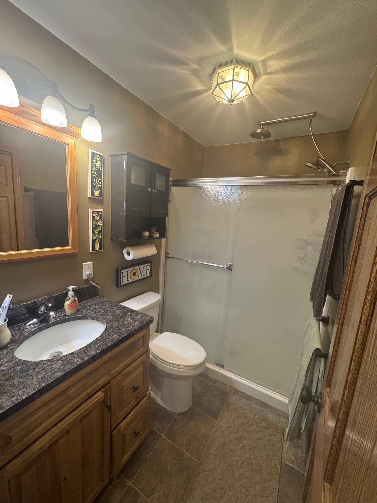 Main Floor Bath.JPG