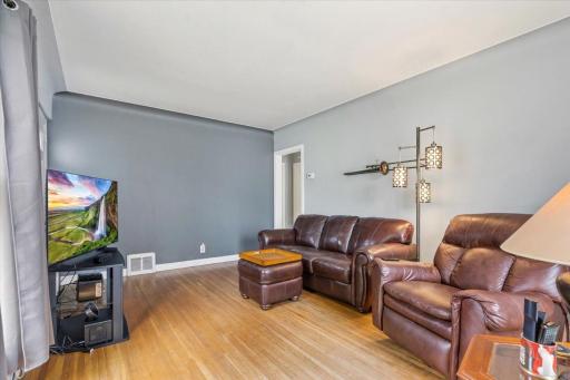 637 7th Avenue S, South Saint Paul, MN 55075