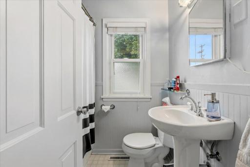 637 7th Avenue S, South Saint Paul, MN 55075