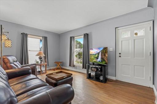 637 7th Avenue S, South Saint Paul, MN 55075