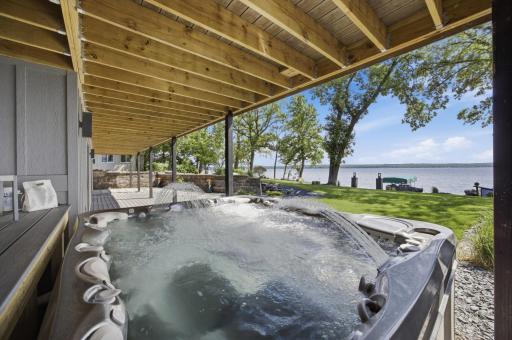 826 Shorewood Drive, Detroit Lakes, MN 56501