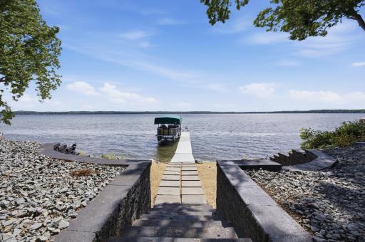 826 Shorewood Drive, Detroit Lakes, MN 56501