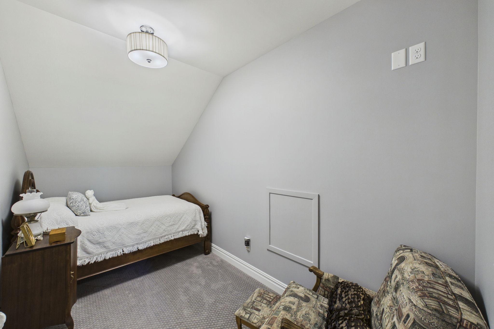 Bonus room off the upper bedrrom