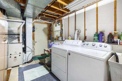 2284 Standridge Avenue - Web Quality - 024 - 24 Laundry Room.jpg
