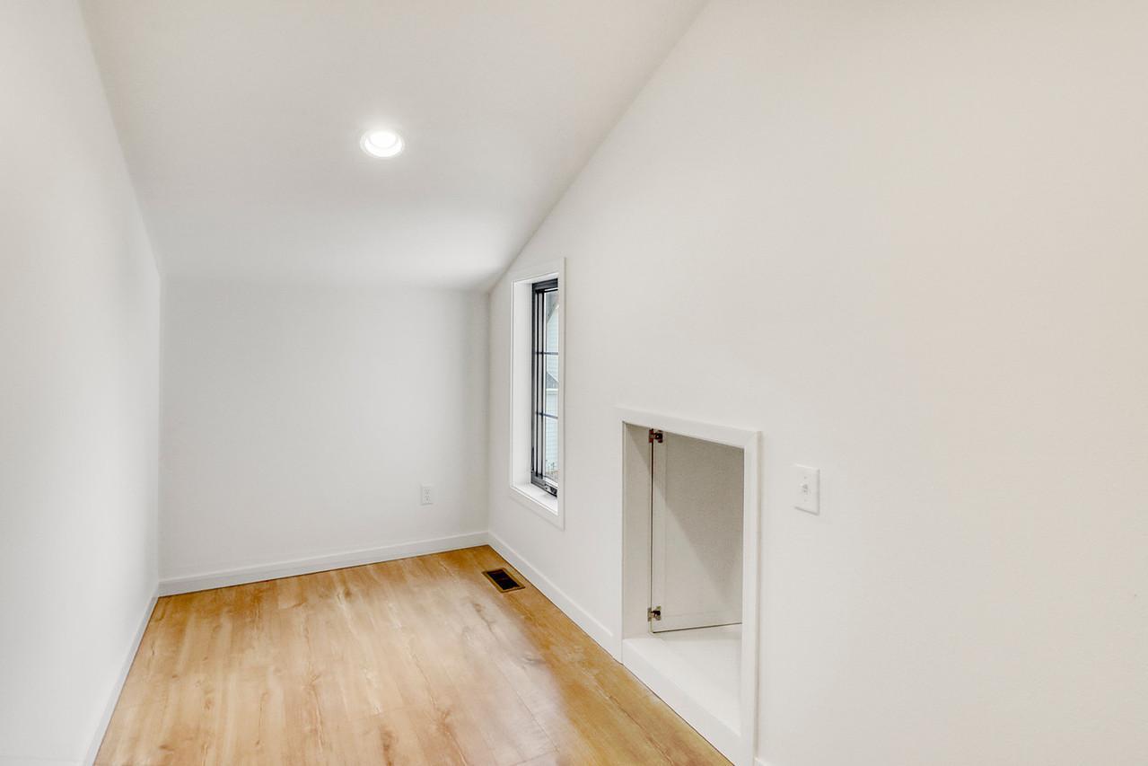 Upstairs Bedroom1_bonus room1-1280.JPG