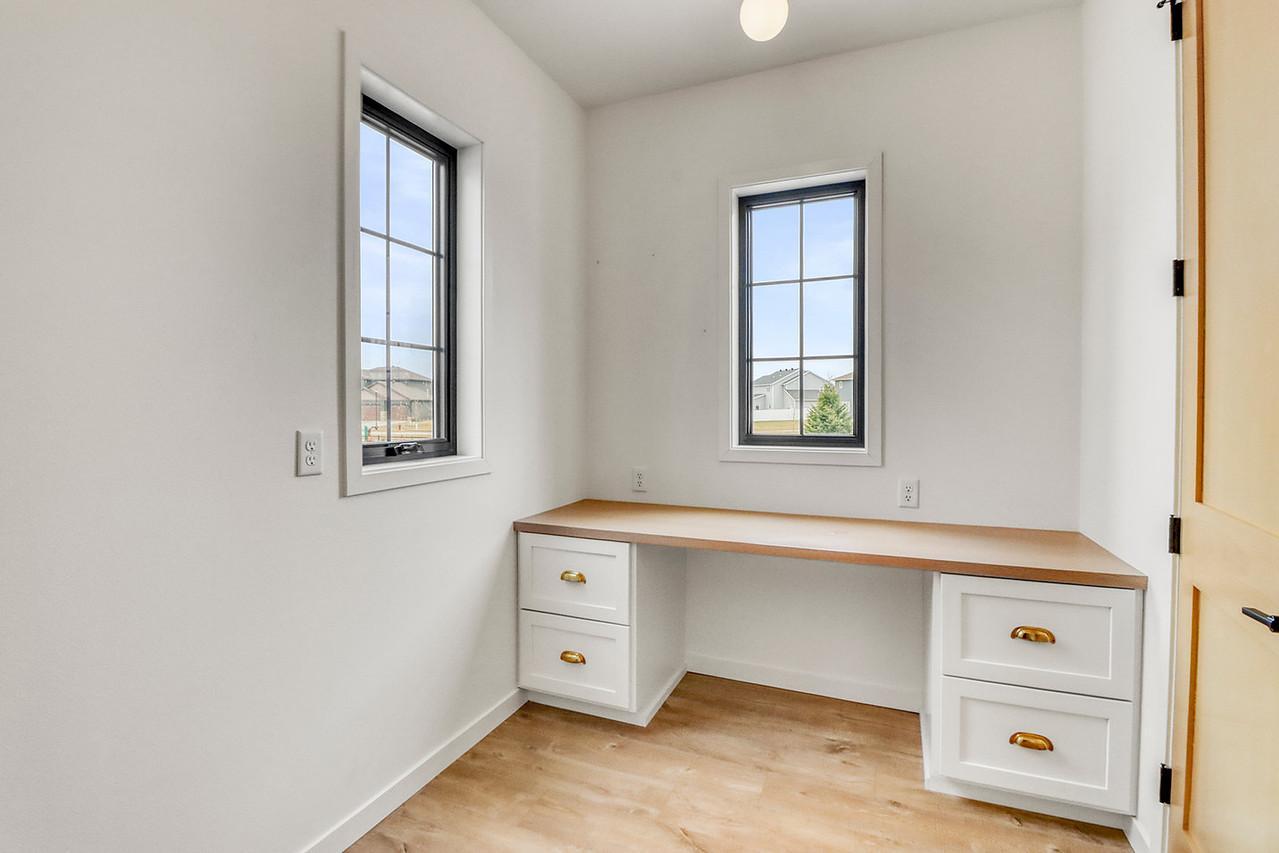 Kitchen Pantry1_1-1280.JPG