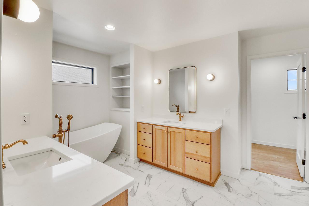 Primary Bathroom1_-1280.JPG