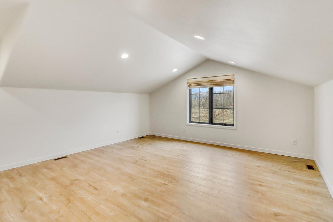 Upstairs Familyroom1_2-1280.JPG