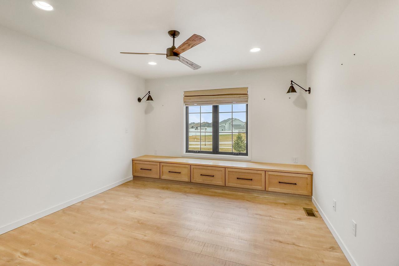 Upstairs bedroom1_1-1280.JPG