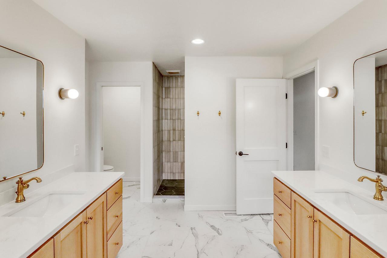 Primary Bathroom1_2-1280.JPG