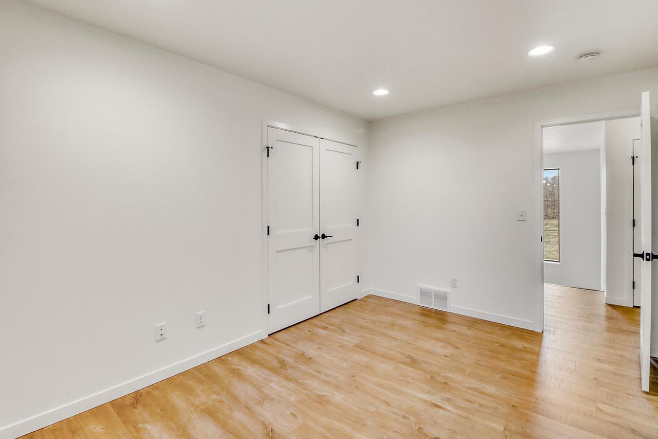 Upstairs Bedroom2_2-1280.JPG
