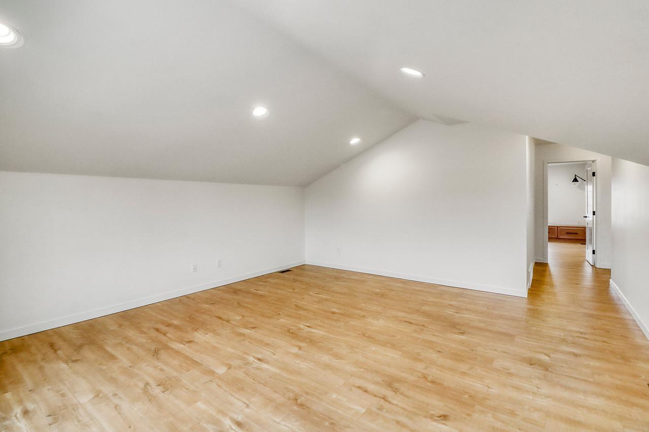 Upstairs Familyroom1_1-1280.JPG