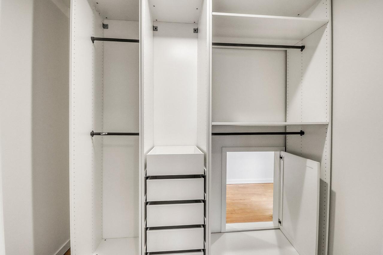 Upstairs Bedroom1_closet-1280.JPG