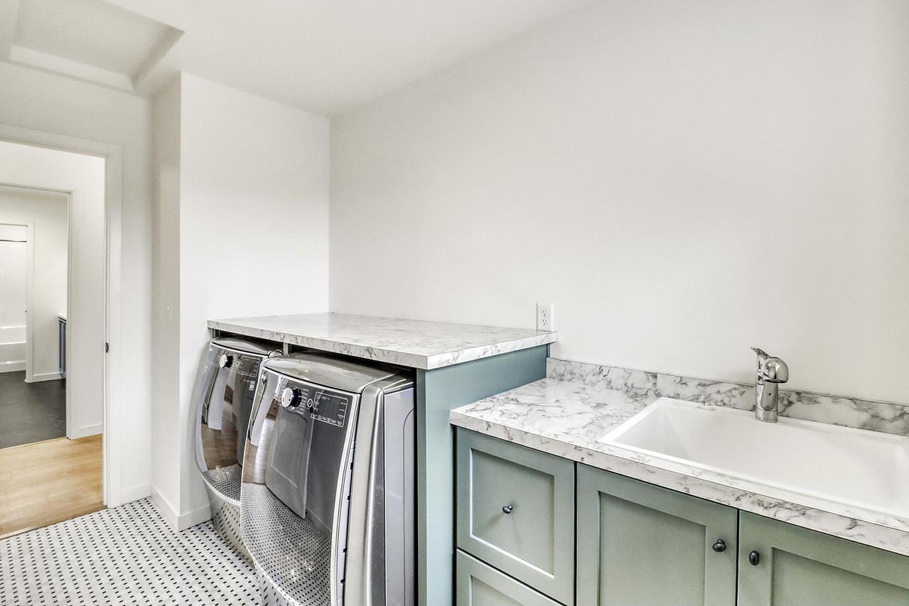 Upstairs Laundry1_2-1280.JPG