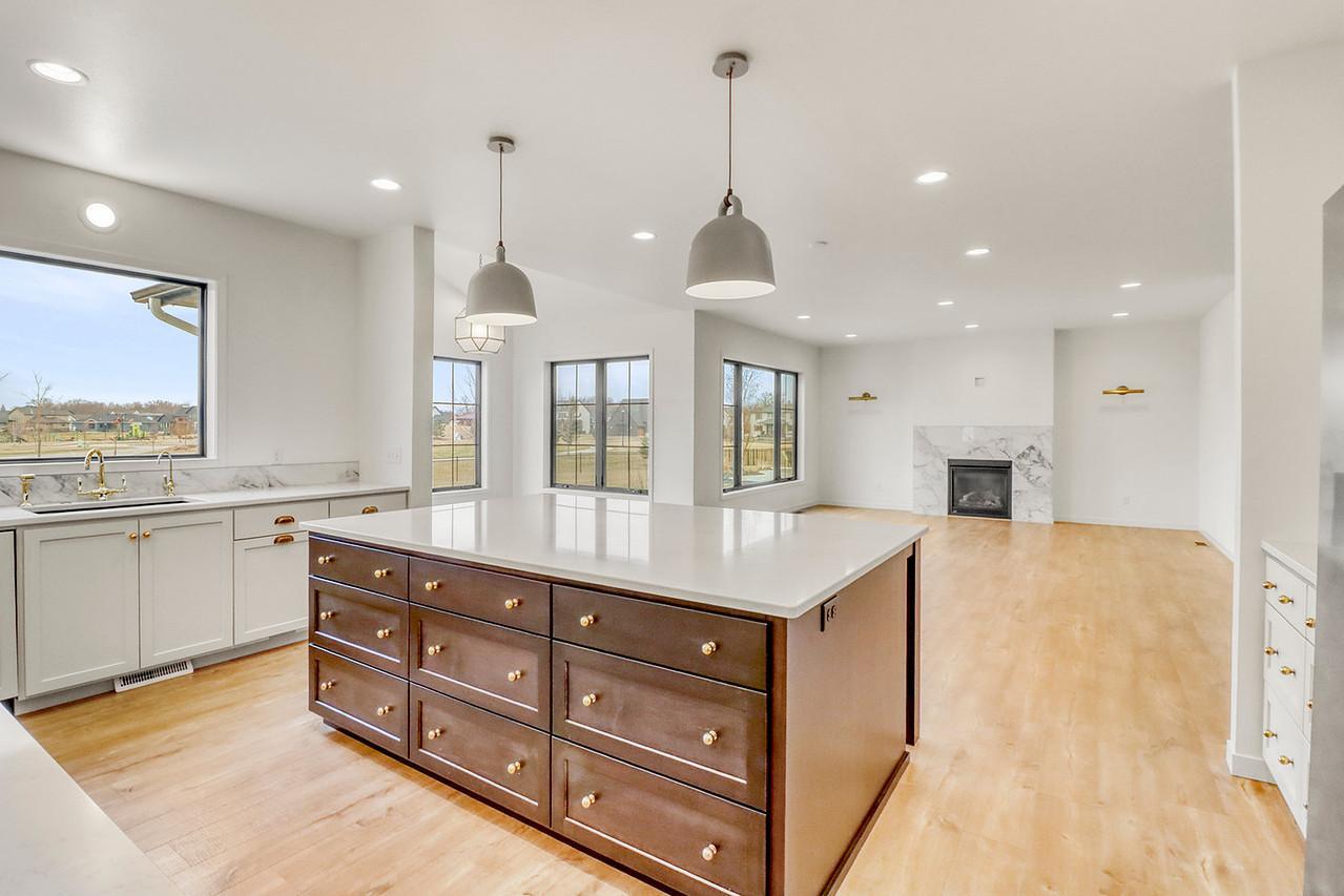 Kitchen1_92-1280.JPG