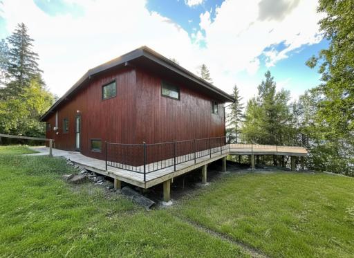 Wrap-around deck