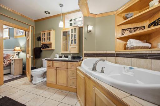 1041 5th Street N, Fargo, ND 58102